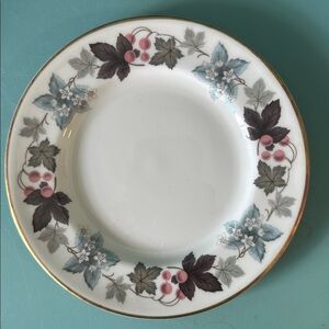 8 6.5  Plates Royal Doulton Camelot Side, Appetizer or Dessert Plates